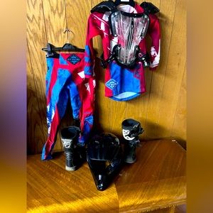 FOX KINETIC BOYS RACING GEAR